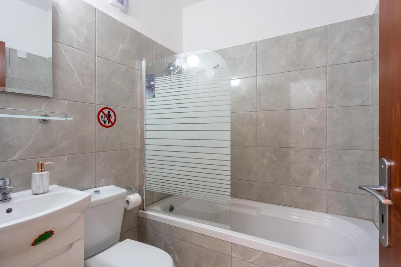 Mia 1-Bedroom Apartment In Lárnaka Kültér fotó